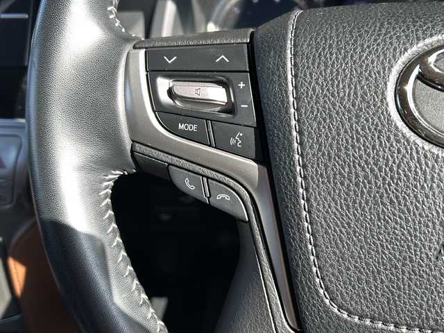 トヨタ ランドクルーザー プラド TX-L 70thアニバーサリーLTD 静岡県 2022(令4)年 2.5万km ブラック ナビ機能/CD/DVD/FM/AM/VTR/SD/USB/ipod/Bluetooth/フルセグTV/主要装備/・レーダークルーズコントロール　/・バックカメラ　/・スマートキー　/・ＥＴＣ　/・シートヒーター　/・エアシート　/・パワーシート　/・オートハイビーム　/・オートライト　/・プッシュスタート　/・レザーシート　/・フォグランプ　/・横滑り防止装置/・コーナーセンサー/・純正アルミホイール/・純正フロアマット/・LEDライト/・横滑り防止装置/・特別仕様車