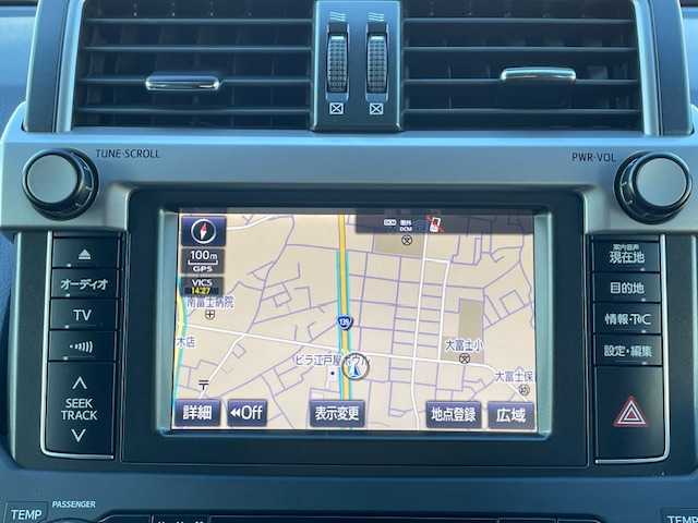 トヨタ ランドクルーザー プラド TX Lパッケージ 静岡県 2016(平28)年 4.9万km ホワイトパールクリスタルシャイン ●純正ナビ/(フルセグ/CD/DVD/Bluetooth/AUX)/●レザーシート/●前席パワーシート/●前席シートヒーター/●バック、サイド、フロントカメラ/●クルーズコントロール/●前後クリアランスソナー/●LEDヘッドライト＆フォグランプ/●オートライト/●革巻きステアリング/●ステアリングスイッチ/●ETC/●サンルーフ/●ダウンヒルアシストコントロール/●電動格納ウィンカーミラー/●電動格納サードシート/●スマートキー/●プッシュスタート/●純正フロアマット/●純正17インチアルミホイール/●ダブル＋サイド＋カーテンSRS＋ABS/●取扱説明書/●保証書