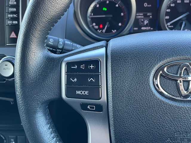 トヨタ ランドクルーザー プラド TX Lパッケージ 静岡県 2016(平28)年 4.9万km ホワイトパールクリスタルシャイン ●純正ナビ/(フルセグ/CD/DVD/Bluetooth/AUX)/●レザーシート/●前席パワーシート/●前席シートヒーター/●バック、サイド、フロントカメラ/●クルーズコントロール/●前後クリアランスソナー/●LEDヘッドライト＆フォグランプ/●オートライト/●革巻きステアリング/●ステアリングスイッチ/●ETC/●サンルーフ/●ダウンヒルアシストコントロール/●電動格納ウィンカーミラー/●電動格納サードシート/●スマートキー/●プッシュスタート/●純正フロアマット/●純正17インチアルミホイール/●ダブル＋サイド＋カーテンSRS＋ABS/●取扱説明書/●保証書