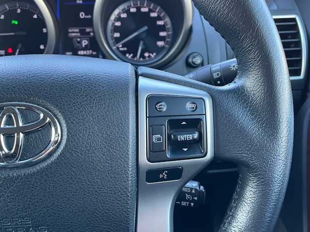 トヨタ ランドクルーザー プラド TX Lパッケージ 静岡県 2016(平28)年 4.9万km ホワイトパールクリスタルシャイン ●純正ナビ/(フルセグ/CD/DVD/Bluetooth/AUX)/●レザーシート/●前席パワーシート/●前席シートヒーター/●バック、サイド、フロントカメラ/●クルーズコントロール/●前後クリアランスソナー/●LEDヘッドライト＆フォグランプ/●オートライト/●革巻きステアリング/●ステアリングスイッチ/●ETC/●サンルーフ/●ダウンヒルアシストコントロール/●電動格納ウィンカーミラー/●電動格納サードシート/●スマートキー/●プッシュスタート/●純正フロアマット/●純正17インチアルミホイール/●ダブル＋サイド＋カーテンSRS＋ABS/●取扱説明書/●保証書