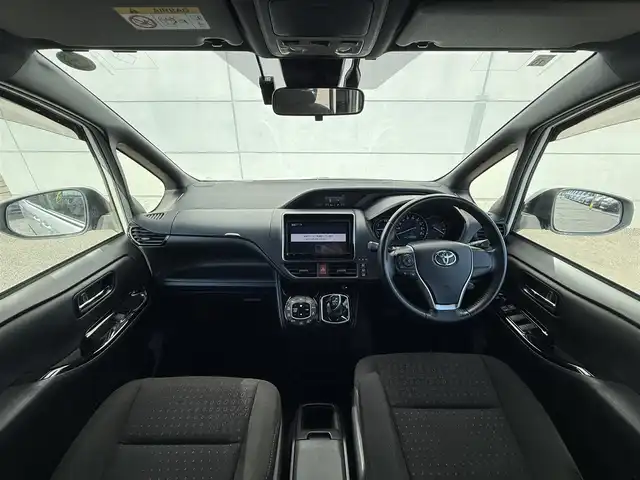 トヨタ ノア ハイブリッド 千葉県 2020(令2)年 6.3万km ホワイトパールクリスタルシャイン 純正9インチワイドナビ/・フルセグ/DVD/CD/BT/革巻きステアリング/ステアリングスイッチ/D/N席シートヒーター/ビルトインETC/バックカメラ/両側パワースライドドア 　