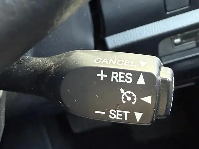 トヨタ ノア ハイブリッド 千葉県 2020(令2)年 6.3万km ホワイトパールクリスタルシャイン 純正9インチワイドナビ/・フルセグ/DVD/CD/BT/革巻きステアリング/ステアリングスイッチ/D/N席シートヒーター/ビルトインETC/バックカメラ/両側パワースライドドア 　