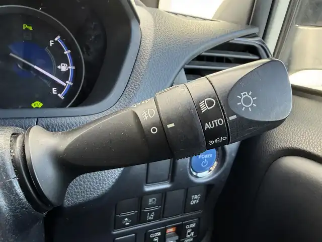 トヨタ ノア ハイブリッド 千葉県 2020(令2)年 6.3万km ホワイトパールクリスタルシャイン 純正9インチワイドナビ/・フルセグ/DVD/CD/BT/革巻きステアリング/ステアリングスイッチ/D/N席シートヒーター/ビルトインETC/バックカメラ/両側パワースライドドア 　