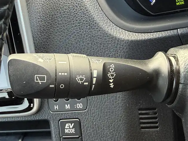 トヨタ ノア ハイブリッド 千葉県 2020(令2)年 6.3万km ホワイトパールクリスタルシャイン 純正9インチワイドナビ/・フルセグ/DVD/CD/BT/革巻きステアリング/ステアリングスイッチ/D/N席シートヒーター/ビルトインETC/バックカメラ/両側パワースライドドア 　