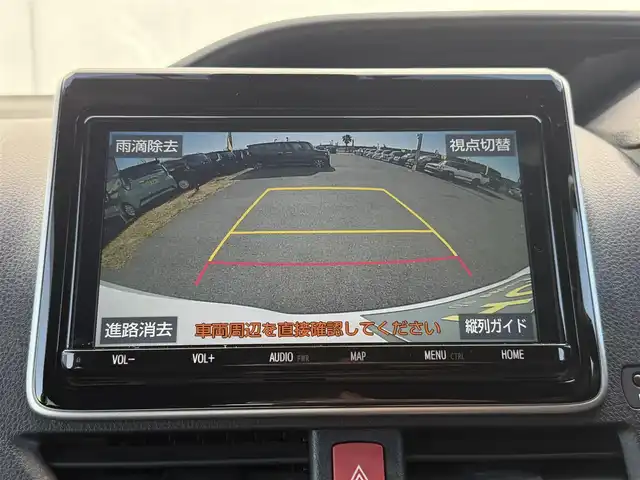 トヨタ ノア ハイブリッド 千葉県 2020(令2)年 6.3万km ホワイトパールクリスタルシャイン 純正9インチワイドナビ/・フルセグ/DVD/CD/BT/革巻きステアリング/ステアリングスイッチ/D/N席シートヒーター/ビルトインETC/バックカメラ/両側パワースライドドア 　