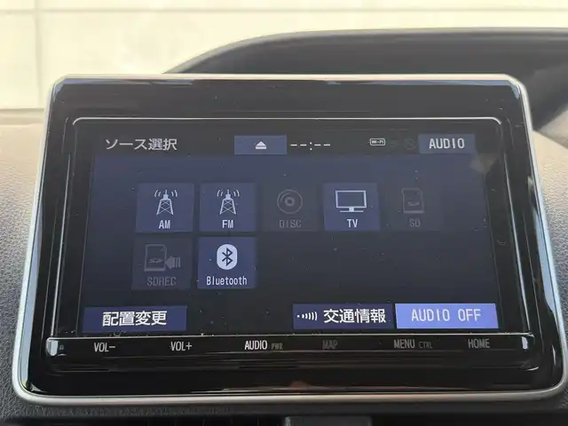 トヨタ ノア ハイブリッド 千葉県 2020(令2)年 6.3万km ホワイトパールクリスタルシャイン 純正9インチワイドナビ/・フルセグ/DVD/CD/BT/革巻きステアリング/ステアリングスイッチ/D/N席シートヒーター/ビルトインETC/バックカメラ/両側パワースライドドア 　