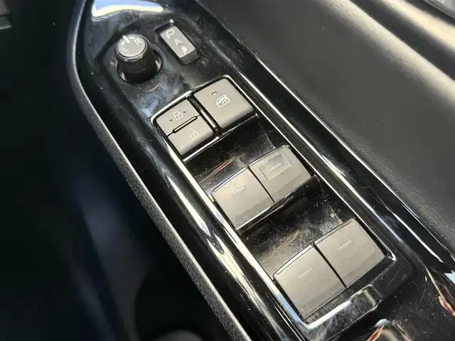 トヨタ ノア ハイブリッド 千葉県 2020(令2)年 6.3万km ホワイトパールクリスタルシャイン 純正9インチワイドナビ/・フルセグ/DVD/CD/BT/革巻きステアリング/ステアリングスイッチ/D/N席シートヒーター/ビルトインETC/バックカメラ/両側パワースライドドア 　