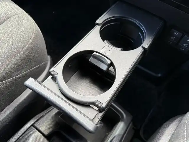 トヨタ ノア ハイブリッド 千葉県 2020(令2)年 6.3万km ホワイトパールクリスタルシャイン 純正9インチワイドナビ/・フルセグ/DVD/CD/BT/革巻きステアリング/ステアリングスイッチ/D/N席シートヒーター/ビルトインETC/バックカメラ/両側パワースライドドア 　