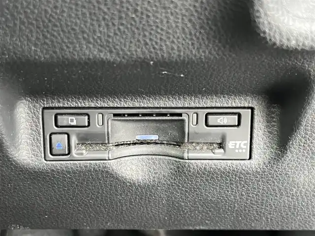 トヨタ シエンタ ハイブリッド Z 奈良県 2023(令5)年 3.2万km ホワイトパールクリスタルシャイン １０．５インチ純正ナビ　/フルセグテレビ　/ｂｌｕｅｔｏｏｔｈ　/バックカメラ　/ミラキャスト/ビルトインＥＴＣ　/社外前後ミラー型ドライブレコーダー　/両側パワースライドドア　/純正フロアマット/純正アルミホイール　/トヨタセーフティセンス/ブラインドスポットモニター/1500W/EVMODE/ドライブMODE