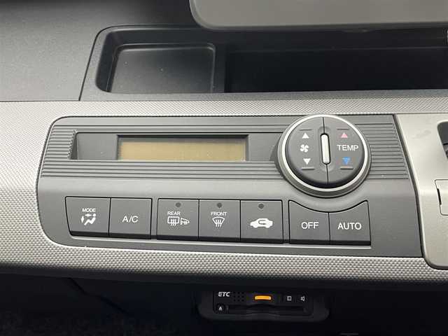 ホンダ フリード G ハイウェイエディション 滋賀県 2010(平22)年 5.6万km ポリッシュドメタルメタリック 社外ナビ/(CD/DVD/フルセグ/USB)/片側パワースライドドア/ETC/オートライト/LEDヘッドライト/電動格納ミラー/純正フロアマット/スペアキー