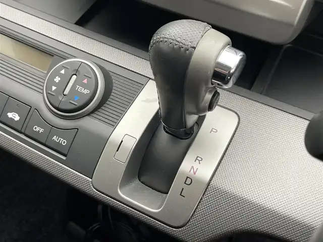 ホンダ フリード G ハイウェイエディション 滋賀県 2010(平22)年 5.6万km ポリッシュドメタルメタリック 社外ナビ/(CD/DVD/フルセグ/USB)/片側パワースライドドア/ETC/オートライト/LEDヘッドライト/電動格納ミラー/純正フロアマット/スペアキー