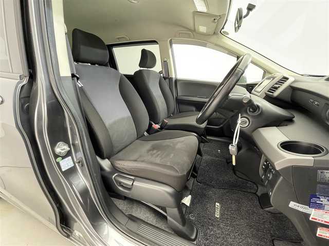 ホンダ フリード G ハイウェイエディション 滋賀県 2010(平22)年 5.6万km ポリッシュドメタルメタリック 社外ナビ/(CD/DVD/フルセグ/USB)/片側パワースライドドア/ETC/オートライト/LEDヘッドライト/電動格納ミラー/純正フロアマット/スペアキー