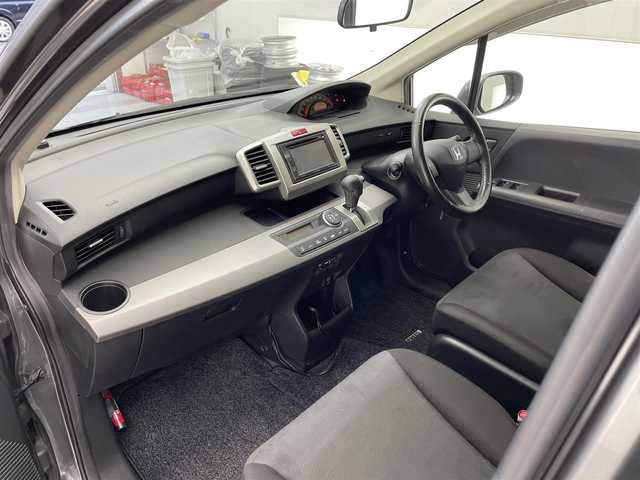 ホンダ フリード G ハイウェイエディション 滋賀県 2010(平22)年 5.6万km ポリッシュドメタルメタリック 社外ナビ/(CD/DVD/フルセグ/USB)/片側パワースライドドア/ETC/オートライト/LEDヘッドライト/電動格納ミラー/純正フロアマット/スペアキー