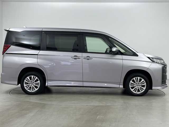 トヨタ ノア ハイブリッド S－G 道央・札幌 2022(令4)年 4.5万km メタルストリームM ・ワンオーナー/・４WD/・寒冷地仕様/・左側パワースライドドア/・トヨタセーフティセンス/・レーダークルーズコントロール/・レーントレーシングアシスト/・プリクラッシュセーフティ/・オートマチックハイビーム/・ロードサインアシスト/・プロアクティブドライビングアシスト/・クリアランスソナー/・横滑り防止装置/・オートブレーキホールド/・AC100V1500Wアクセサリーコンセント/・リヤオートエアコン/・エンジンスターター/・10.5インチディスプレイオーディオ/（コネクティッドナビ（2027.7.31）/CD.DVDデッキ/フルセグTV　USB/HDMI/AppleCarPlay/AndroidAuto）/・バックカメラ/・ETC2.0/・LEDヘッドランプ/・ヘッドライトレベライザー/・純正16インチアルミホイール
