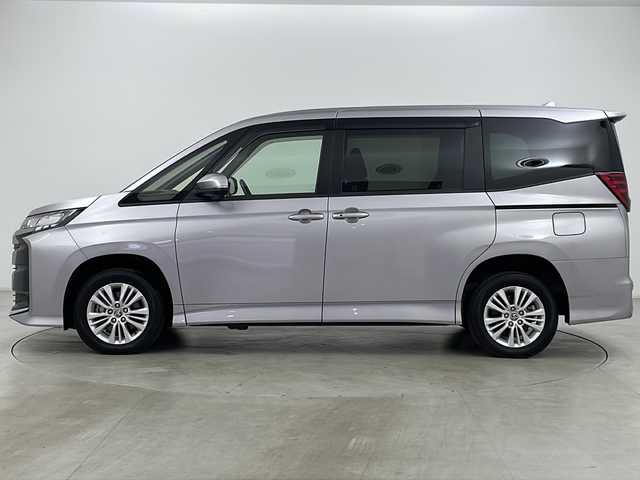 トヨタ ノア ハイブリッド S－G 道央・札幌 2022(令4)年 4.5万km メタルストリームM ・ワンオーナー/・４WD/・寒冷地仕様/・左側パワースライドドア/・トヨタセーフティセンス/・レーダークルーズコントロール/・レーントレーシングアシスト/・プリクラッシュセーフティ/・オートマチックハイビーム/・ロードサインアシスト/・プロアクティブドライビングアシスト/・クリアランスソナー/・横滑り防止装置/・オートブレーキホールド/・AC100V1500Wアクセサリーコンセント/・リヤオートエアコン/・エンジンスターター/・10.5インチディスプレイオーディオ/（コネクティッドナビ（2027.7.31）/CD.DVDデッキ/フルセグTV　USB/HDMI/AppleCarPlay/AndroidAuto）/・バックカメラ/・ETC2.0/・LEDヘッドランプ/・ヘッドライトレベライザー/・純正16インチアルミホイール