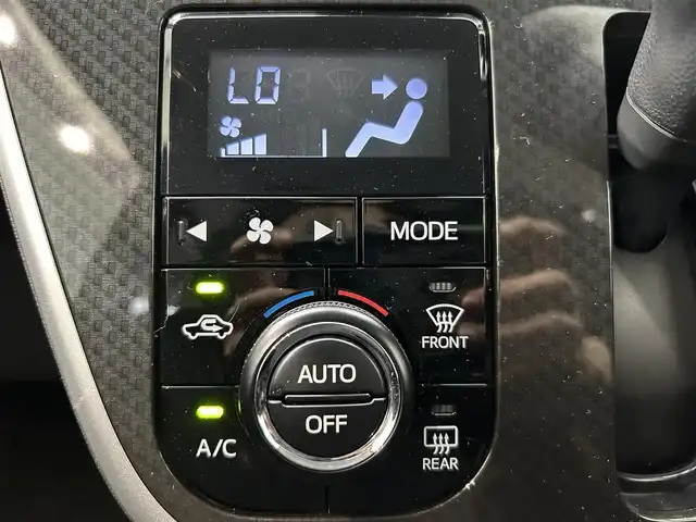 ダイハツ ムーヴ カスタム X LTD SAⅢ 鹿児島県 2018(平30)年 2.1万km パールホワイトⅢ 純正オーディオ【CUK-W66D】/（CD/FM/AM/AUX）/スマートアシストIII/・衝突警報機能／衝突回避支援ブレーキ機能/・ブレーキ制御付誤発進抑制機能/・車線逸脱警報機能／車線逸脱抑制制御機能/・ふらつき警報/・路側逸脱警報機能/・先行車発進お知らせ機能/・標識認識機能/・AHB（オートハイビーム）/LEDヘッドライト/ヘッドライトレベライザー/フロントフォグライト/運転席シートヒーター/純正フロアマット/純正ドアバイザー/取扱説明書