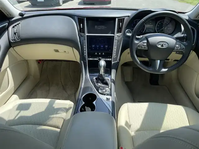 日産 スカイライン 200GT－t 福岡県 2015(平27)年 5.7万km ラディアントレッド 横滑り機能/盗難防止機能/ドラレコ/バックカメラ/純正SDナビ/Bluetooth/フルセグTV/CDチェンジャー/ipod.AUX/USB/純正フロアマット/純正AW/ビルトインETC/LEDライト/パワーシート/クルコン