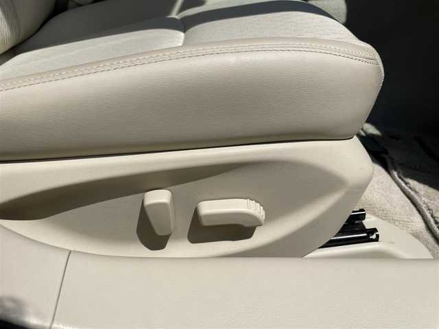 日産 スカイライン 200GT－t 福岡県 2015(平27)年 5.7万km ラディアントレッド 横滑り機能/盗難防止機能/ドラレコ/バックカメラ/純正SDナビ/Bluetooth/フルセグTV/CDチェンジャー/ipod.AUX/USB/純正フロアマット/純正AW/ビルトインETC/LEDライト/パワーシート/クルコン