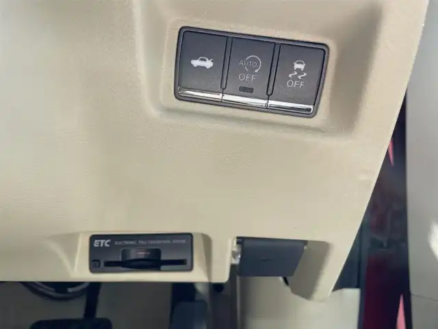 日産 スカイライン 200GT－t 福岡県 2015(平27)年 5.7万km ラディアントレッド 横滑り機能/盗難防止機能/ドラレコ/バックカメラ/純正SDナビ/Bluetooth/フルセグTV/CDチェンジャー/ipod.AUX/USB/純正フロアマット/純正AW/ビルトインETC/LEDライト/パワーシート/クルコン