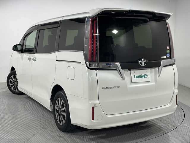 トヨタ エスクァイア Gi 広島県 2018(平30)年 5.8万km ホワイトパールクリスタルシャイン 禁煙車/純正ナビ/フリップダウンモニター/両側パワースライドドア/デジタルインナーミラー/バックカメラ/シートヒーター/純正フロアマット/純正15インチアルミホーイル/オートマチックハイビーム/レーンキープ/ETC