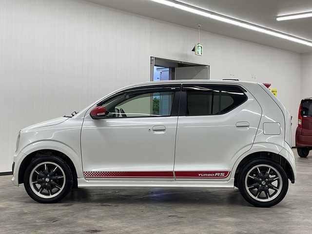 スズキ アルト ターボRS 長崎県 2017(平29)年 4.3万km ピュアホワイトP ワンオーナー/禁煙車/社外ナビ（KXM-E501W）/CD/DVD/Bluetooth/バックカメラ/ドライブレコーダー/IC付ターボ/衝突軽減ブレーキ/オートライト/純正フロアマット/15インチ純正AW/スペアキー