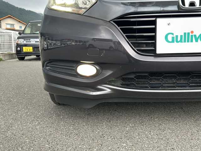 ホンダ ヴェゼル ハイブリッド X 山梨県 2015(平27)年 5.5万km ルーセブラックM 4WD/純正ナビ/フルセグテレビ/Bluetooth接続/メモリナビ/バックカメラ/ETC/ドライブレコーダー/MTモード付AT/クルーズコントロール/パワーウィンドウ/スマートキー/純正フロアマット/純正アルミホイール/ABS/横滑り防止/オートライト/LEDライト
