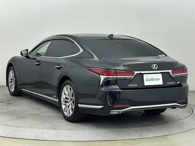レクサス ＬＳ 500h エグゼクティブ 道央・札幌 2017(平29)年 2.4万km グラファイトブラックガラスフレーク ・４WD/・マークレビンソンサウンド/・メーカーナビ/　CD/DVD/SD/BT/Blu-ray/フルセグ/・パノラミックビューモニター/・デジタルインナーミラー/・リアエンターテイメントシステム/・AC１００V/・レクサスセーフティシステム＋/・ヘッドアップディスプレイ/・レザーシート/・全席パワーシート/・全席エア/シートヒーター/・後席温感リラクゼーションシート/・パワーバックドア/・プッシュスタート/・スマートキー/・3眼LEDヘッドライト/・オートハイビーム/・純正フロアマット/・純正19インチAW