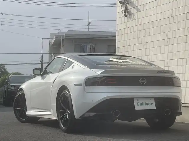 日産 フェアレディ Ｚ バージョンST 埼玉県 2024(令6)年 0.3万km パールⅡ 外部検査済み/ワンオーナー/6MTモデル/V6ツインターボ/カラー：プリズムホワイト×スーパーブラック/（カラーコード：XKJ）/ツートンルーフ/3連メーター/BOSEサウンド/ハーフレザーシート/シートヒーター/純正ナビゲーション/フルセグTV／Bluetooth/バックカメラ/レーダークルーズコントロール/レーダーブレーキ/フロアマット/ETC20/新車保証書/取扱説明書
