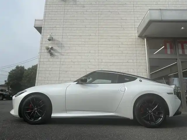 日産 フェアレディ Ｚ バージョンST 埼玉県 2024(令6)年 0.3万km パールⅡ 外部検査済み/ワンオーナー/6MTモデル/V6ツインターボ/カラー：プリズムホワイト×スーパーブラック/（カラーコード：XKJ）/ツートンルーフ/3連メーター/BOSEサウンド/ハーフレザーシート/シートヒーター/純正ナビゲーション/フルセグTV／Bluetooth/バックカメラ/レーダークルーズコントロール/レーダーブレーキ/フロアマット/ETC20/新車保証書/取扱説明書