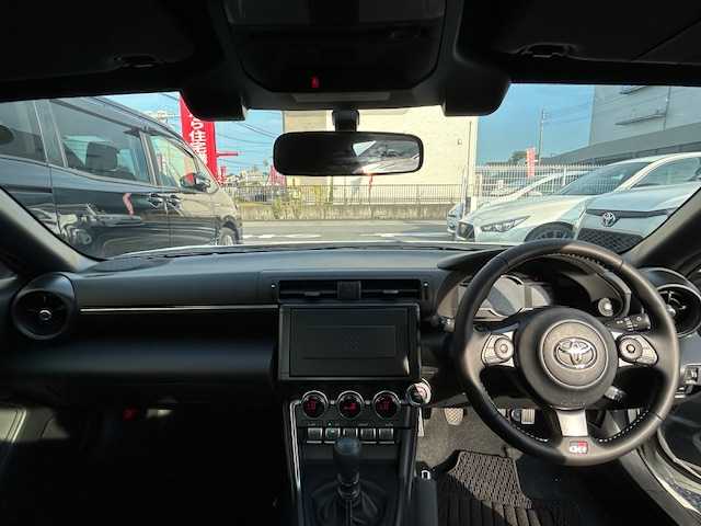 トヨタ ＧＲ８６ RC 埼玉県 2024(令6)年 0.1万km クリスタルホワイトパール EyeSight/・プリクラッシュブレーキ/・全車速追従機能付きクルーズコントロール/・車線逸脱警報/・ふらつき警報/・先行車発進お知らせ機能/クリアランスソナー(リアのみ)/横滑り防止装置/ステアリングスイッチ/SYNCスイッチ/オートライト/オートハイビーム/2.1A USB/ドアバイザー/純正フロアマット/保証書/取扱説明書/スペアキー