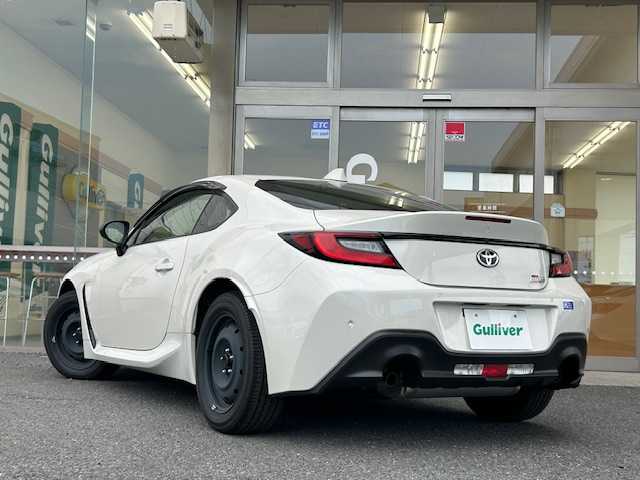 トヨタ ＧＲ８６ RC 埼玉県 2024(令6)年 0.1万km クリスタルホワイトパール EyeSight/・プリクラッシュブレーキ/・全車速追従機能付きクルーズコントロール/・車線逸脱警報/・ふらつき警報/・先行車発進お知らせ機能/クリアランスソナー(リアのみ)/横滑り防止装置/ステアリングスイッチ/SYNCスイッチ/オートライト/オートハイビーム/2.1A USB/ドアバイザー/純正フロアマット/保証書/取扱説明書/スペアキー
