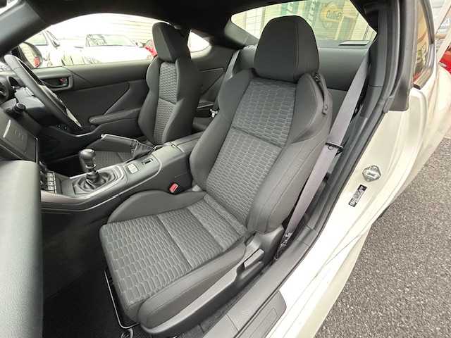 トヨタ ＧＲ８６ RC 埼玉県 2024(令6)年 0.1万km クリスタルホワイトパール EyeSight/・プリクラッシュブレーキ/・全車速追従機能付きクルーズコントロール/・車線逸脱警報/・ふらつき警報/・先行車発進お知らせ機能/クリアランスソナー(リアのみ)/横滑り防止装置/ステアリングスイッチ/SYNCスイッチ/オートライト/オートハイビーム/2.1A USB/ドアバイザー/純正フロアマット/保証書/取扱説明書/スペアキー