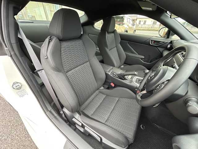 トヨタ ＧＲ８６ RC 埼玉県 2024(令6)年 0.1万km クリスタルホワイトパール EyeSight/・プリクラッシュブレーキ/・全車速追従機能付きクルーズコントロール/・車線逸脱警報/・ふらつき警報/・先行車発進お知らせ機能/クリアランスソナー(リアのみ)/横滑り防止装置/ステアリングスイッチ/SYNCスイッチ/オートライト/オートハイビーム/2.1A USB/ドアバイザー/純正フロアマット/保証書/取扱説明書/スペアキー