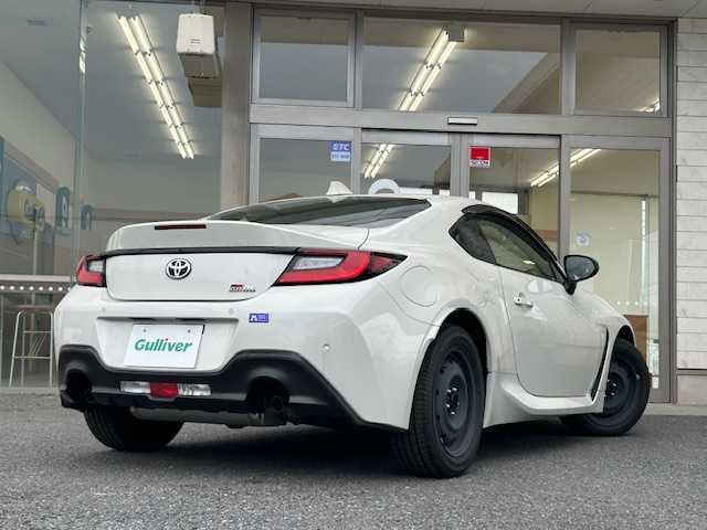 トヨタ ＧＲ８６ RC 埼玉県 2024(令6)年 0.1万km クリスタルホワイトパール EyeSight/・プリクラッシュブレーキ/・全車速追従機能付きクルーズコントロール/・車線逸脱警報/・ふらつき警報/・先行車発進お知らせ機能/クリアランスソナー(リアのみ)/横滑り防止装置/ステアリングスイッチ/SYNCスイッチ/オートライト/オートハイビーム/2.1A USB/ドアバイザー/純正フロアマット/保証書/取扱説明書/スペアキー