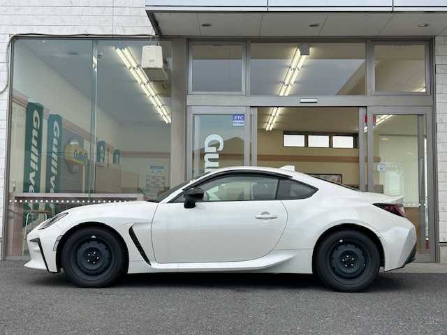 トヨタ ＧＲ８６ RC 埼玉県 2024(令6)年 0.1万km クリスタルホワイトパール EyeSight/・プリクラッシュブレーキ/・全車速追従機能付きクルーズコントロール/・車線逸脱警報/・ふらつき警報/・先行車発進お知らせ機能/クリアランスソナー(リアのみ)/横滑り防止装置/ステアリングスイッチ/SYNCスイッチ/オートライト/オートハイビーム/2.1A USB/ドアバイザー/純正フロアマット/保証書/取扱説明書/スペアキー