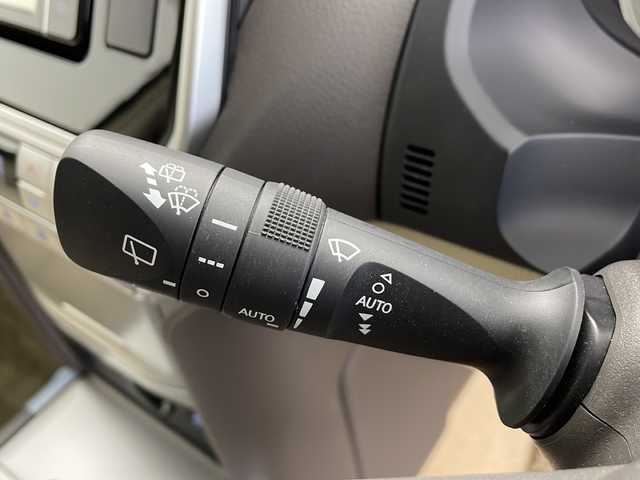 トヨタ ランドクルーザー プラド TX Lパッケージ 鹿児島県 2023(令5)年 1.1万km ホワイトパールクリスタルシャイン 純正ナビ/（CD/DVD/BT/フルセグTV）/サンルーフ/レーダークルーズコントロール/プリクラッシュセーフティ/レーンキープアシスト/パワーシート/ベージュ革シート/シートヒーター/シートベンチレーション/オートライト/オートマチックハイビーム/バックカメラ/ETC2.0