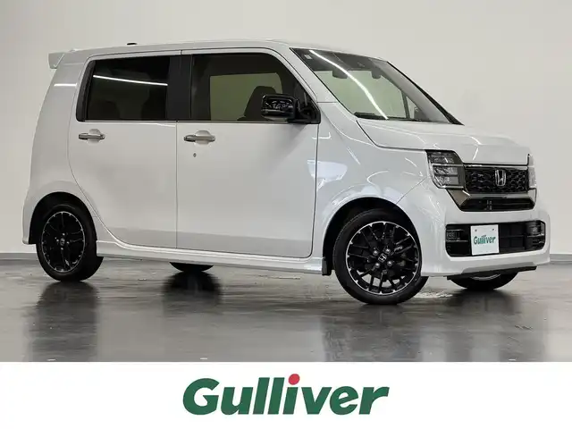 ホンダ Ｎ ＷＧＮ カスタム Lターボ 三重県 2024(令6)年 0.8万km プラチナホワイトパール ガソリン・ターボ/FF/MTモード付インパネCVT/ケンウッド 7インチ『彩速ナビ』 MDV-S710/（FM/AM/CD/DVD/iPod/USB/SD/内蔵メモリ/Bluetooth/HDMI/SMART USEN）/バックカメラ/ドライブレコーダー 前後/ETC/Honda SENSING/・衝突軽減ブレーキ［CMBS］/・車線維持支援システム［LKAS］/・アダプティブクルーズコントロール［ACC］/・路外逸脱抑制機能/・先行車発進お知らせ機能/・標識認識機能/・パーキングセンサーシステム/・オートハイビーム機能/・装備/・シートヒーター（D/N）/・オートエアコン/・オートライト/・LEDヘッドライト＆フロントフォグランプ/・パドルシフト/・電子パーキングブレーキ＆ブレーキホールド機能/・USBジャック（充電用x2）/・電動格納ドアミラー（ウインカー付）/・純正 15inAW（ブラック塗装）/・スマートキーx2/・保/など