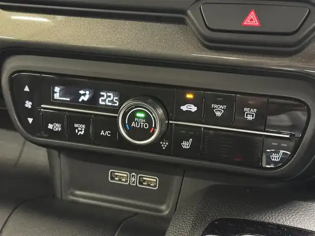ホンダ Ｎ ＷＧＮ カスタム Lターボ 三重県 2024(令6)年 0.8万km プラチナホワイトパール ガソリン・ターボ/FF/MTモード付インパネCVT/ケンウッド 7インチ『彩速ナビ』 MDV-S710/（FM/AM/CD/DVD/iPod/USB/SD/内蔵メモリ/Bluetooth/HDMI/SMART USEN）/バックカメラ/ドライブレコーダー 前後/ETC/Honda SENSING/・衝突軽減ブレーキ［CMBS］/・車線維持支援システム［LKAS］/・アダプティブクルーズコントロール［ACC］/・路外逸脱抑制機能/・先行車発進お知らせ機能/・標識認識機能/・パーキングセンサーシステム/・オートハイビーム機能/・装備/・シートヒーター（D/N）/・オートエアコン/・オートライト/・LEDヘッドライト＆フロントフォグランプ/・パドルシフト/・電子パーキングブレーキ＆ブレーキホールド機能/・USBジャック（充電用x2）/・電動格納ドアミラー（ウインカー付）/・純正 15inAW（ブラック塗装）/・スマートキーx2/・保/など