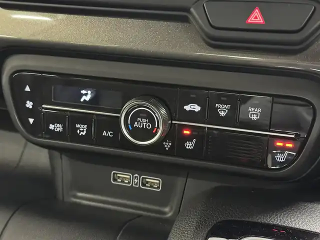 ホンダ Ｎ ＷＧＮ カスタム Lターボ 三重県 2024(令6)年 0.8万km プラチナホワイトパール ガソリン・ターボ/FF/MTモード付インパネCVT/ケンウッド 7インチ『彩速ナビ』 MDV-S710/（FM/AM/CD/DVD/iPod/USB/SD/内蔵メモリ/Bluetooth/HDMI/SMART USEN）/バックカメラ/ドライブレコーダー 前後/ETC/Honda SENSING/・衝突軽減ブレーキ［CMBS］/・車線維持支援システム［LKAS］/・アダプティブクルーズコントロール［ACC］/・路外逸脱抑制機能/・先行車発進お知らせ機能/・標識認識機能/・パーキングセンサーシステム/・オートハイビーム機能/・装備/・シートヒーター（D/N）/・オートエアコン/・オートライト/・LEDヘッドライト＆フロントフォグランプ/・パドルシフト/・電子パーキングブレーキ＆ブレーキホールド機能/・USBジャック（充電用x2）/・電動格納ドアミラー（ウインカー付）/・純正 15inAW（ブラック塗装）/・スマートキーx2/・保/など