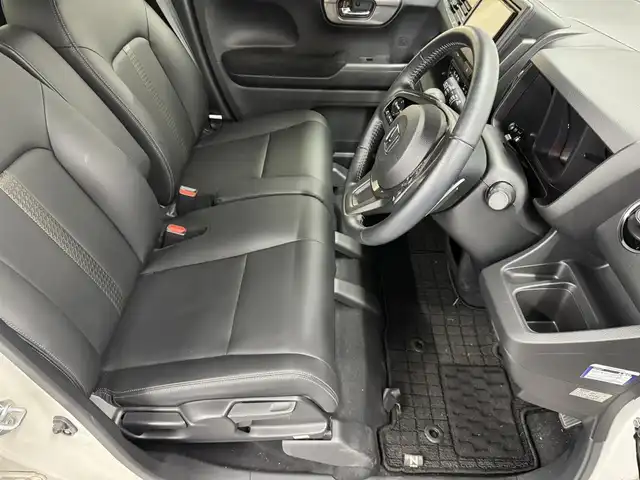 ホンダ Ｎ ＷＧＮ カスタム Lターボ 三重県 2024(令6)年 0.8万km プラチナホワイトパール ガソリン・ターボ/FF/MTモード付インパネCVT/ケンウッド 7インチ『彩速ナビ』 MDV-S710/（FM/AM/CD/DVD/iPod/USB/SD/内蔵メモリ/Bluetooth/HDMI/SMART USEN）/バックカメラ/ドライブレコーダー 前後/ETC/Honda SENSING/・衝突軽減ブレーキ［CMBS］/・車線維持支援システム［LKAS］/・アダプティブクルーズコントロール［ACC］/・路外逸脱抑制機能/・先行車発進お知らせ機能/・標識認識機能/・パーキングセンサーシステム/・オートハイビーム機能/・装備/・シートヒーター（D/N）/・オートエアコン/・オートライト/・LEDヘッドライト＆フロントフォグランプ/・パドルシフト/・電子パーキングブレーキ＆ブレーキホールド機能/・USBジャック（充電用x2）/・電動格納ドアミラー（ウインカー付）/・純正 15inAW（ブラック塗装）/・スマートキーx2/・保/など