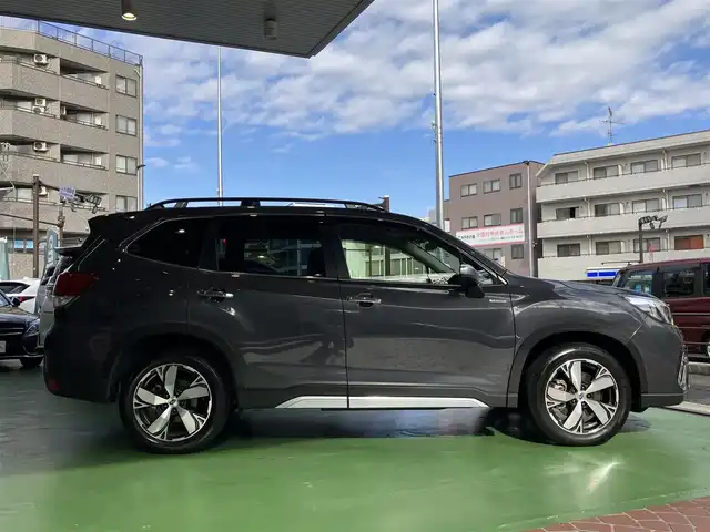 スバル フォレスター ハイブリッド アドバンス 神奈川県 2021(令3)年 2.9万km マグネタイトグレーメタリック ワンオーナー/アイサイトコアテクノロジー/・プリクラッシュブレーキ/・後退時ブレーキアシスト/・AT誤発進抑制機能/・AT後後進抑制制御/・ツーリングアシスト/・全車速追従機能付/・レーダークルーズコントロール/・定速クルーズコントロール/・ECOクルーズコントロール/・車線逸脱抑制/車線逸脱警報/・ふらつき警報/・先行車発進お知らせ機能/・スバルリヤビークルディテクション/（後側方警戒システム）/・アダプティブドライビングビーム/純正ナビゲーション/地上デジタルテレビ/DIATONE SOUND/Bカメラ/ドライブレコーダー/パドルシフト/ステアリングスイッチ/LEDヘッドライト・フォグライト/ハーフレザーシート/ステアリングヒーター/前席電動・メモリー・ヒートシート/ETC/スマートキー/純正ルーフレール/純正アルミホイール18インチ/純正Fマット/取扱説明書/メーカー保証書/点検整備記録簿/・R34567年（ディーラー様にて実施）