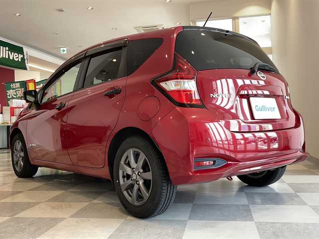 日産 ノート e－パワー X Bアロー 福井県 2017(平29)年 8.9万km ガーネットレッド/スーパーブラック 2トーン 純正7インチナビ/フルセグTV/CD/BT/AUX/アラウンドビューモニター/360°セーフティアシスト/・プロパイロット/・インテリジェントエマージェンシーブレーキ/・インテリジェントFCW/・ふらつき警報/・標識認識機能/・インテリジェントLI＋LDW/・踏み間違い衝突防止アシスト/・インテリジェントルームミラー/ETC/ドライブレコーダー/オートライト/HIDヘッドライト/純正15インチアルミホイール/スタッドレスタイヤ車載/プッシュスタート/スマートキー×2