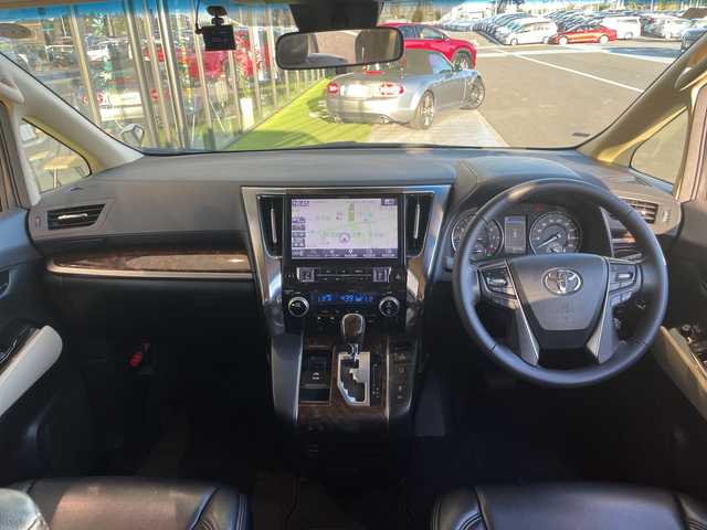 トヨタ アルファード X 愛知県 2019(平31)年 5.3万km ホワイトパールクリスタルシャイン トヨタセーフティセンス/アルパイン11型ナビ/フリップダウンモニター/片側パワースライド/レーダークルーズコントロール/バックカメラ/コーナーセンサー/純正アルミホイール/LEDヘッドライト/リアオートエアコン/フルセグ/CD DVD/Bluetooth/衝突軽減システム/オートマチックハイビーム/ドライブレコーダー/ETC/ステアリングスイッチ/スマートキー/プッシュスタート