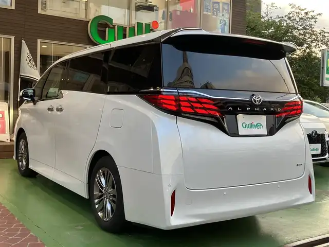 トヨタ アルファードハイブリット Z 神奈川県 2024(令6)年 2.3万km プラチナホワイトパールマイカ ワンオーナー/新車保証書/取扱説明書/レザーシート/パワーシート/シートヒーター/14インチディスプレイオーディオ/ナビ・フルセグTV/Bluetooth/USB入力/HDMI入力/AppleCarPlay/AndroidAuto/ETC2.0/ブラインドスポットモニター/左右独立ムーンルーフ/デジタルインナーミラー/セーフティセンス/・プリクラッシュセーフティ/・レーントレーシングアシスト/・レーンディパーチャーアラート/・全車速追従機能付レーダークルーズコントロール/・アダプティブハイビームアシスト/・ロードサインアシスト/・ドライバー異常時対応システム/・プロアクティブドライビングアシスト/・発進遅れ告知機能/両側パワースライドドア/パワーバックドア/三眼LEDヘッドライト