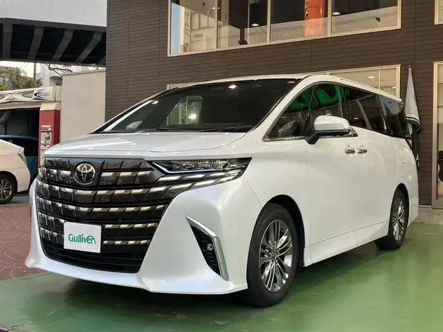 トヨタ アルファードハイブリット Z 神奈川県 2024(令6)年 2.3万km プラチナホワイトパールマイカ ワンオーナー/新車保証書/取扱説明書/レザーシート/パワーシート/シートヒーター/14インチディスプレイオーディオ/ナビ・フルセグTV/Bluetooth/USB入力/HDMI入力/AppleCarPlay/AndroidAuto/ETC2.0/ブラインドスポットモニター/左右独立ムーンルーフ/デジタルインナーミラー/セーフティセンス/・プリクラッシュセーフティ/・レーントレーシングアシスト/・レーンディパーチャーアラート/・全車速追従機能付レーダークルーズコントロール/・アダプティブハイビームアシスト/・ロードサインアシスト/・ドライバー異常時対応システム/・プロアクティブドライビングアシスト/・発進遅れ告知機能/両側パワースライドドア/パワーバックドア/三眼LEDヘッドライト
