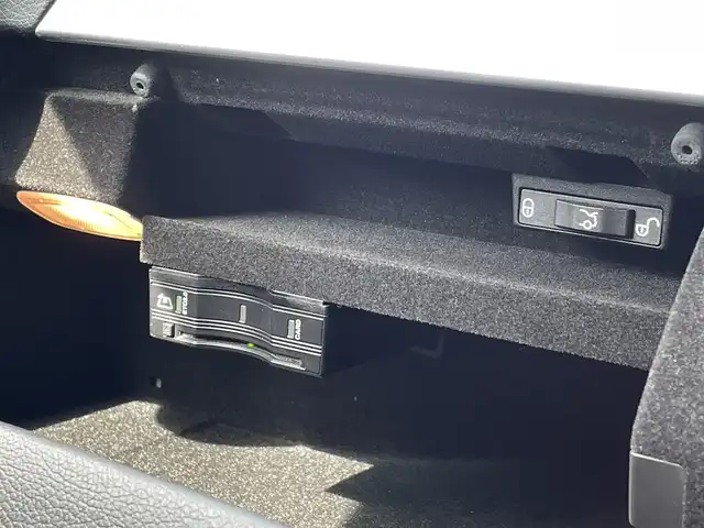 メルセデス・ベンツ Ｃ２００ ローレウスED スポーツプラスPKG 三重県 2020(令2)年 3.6万km オブシディアンブラック 本革/ＡＣＣ/シートヒーター/ＨＤＵ/純正ナビ/Ａｐｐｌｅｃａｒプレイ/ＥＴＣ２．０/ブラインドスポット/前後ドラレコ/純正１８インチＡＷ