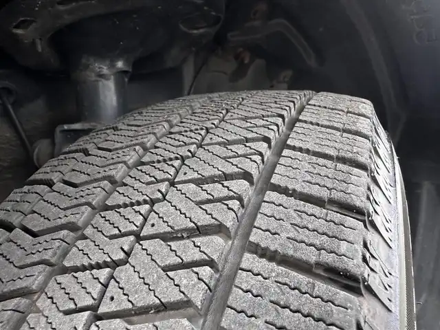 トヨタ ヴォクシー ZS 煌Ⅱ 宮城県 2016(平28)年 8.8万km ブラック セーフティセンスC/・プリクラッシュセーフティ/・レーンディパーチャーアラート/・オートマチックハイビーム/先行車発進告知機能/フリップダウンモニター/純正9インチナビ（NSZT-Y64T）/・CD/DVD/・Bluetooth/・フルセグTV/バックカメラ/ビルトインETC/両側パワースライドドア/革巻きステアリング/LEDヘッドランプ/フォグランプ/オートライト/スマートキー＆プッシュスタート/電動格納ミラー/社外15インチAW/純正ドアバイザー/純正フロアマット/Wエアバッグ