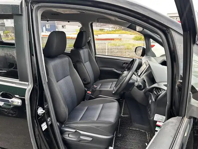 トヨタ ヴォクシー ZS 煌Ⅱ 宮城県 2016(平28)年 8.8万km ブラック セーフティセンスC/・プリクラッシュセーフティ/・レーンディパーチャーアラート/・オートマチックハイビーム/先行車発進告知機能/フリップダウンモニター/純正9インチナビ（NSZT-Y64T）/・CD/DVD/・Bluetooth/・フルセグTV/バックカメラ/ビルトインETC/両側パワースライドドア/革巻きステアリング/LEDヘッドランプ/フォグランプ/オートライト/スマートキー＆プッシュスタート/電動格納ミラー/社外15インチAW/純正ドアバイザー/純正フロアマット/Wエアバッグ