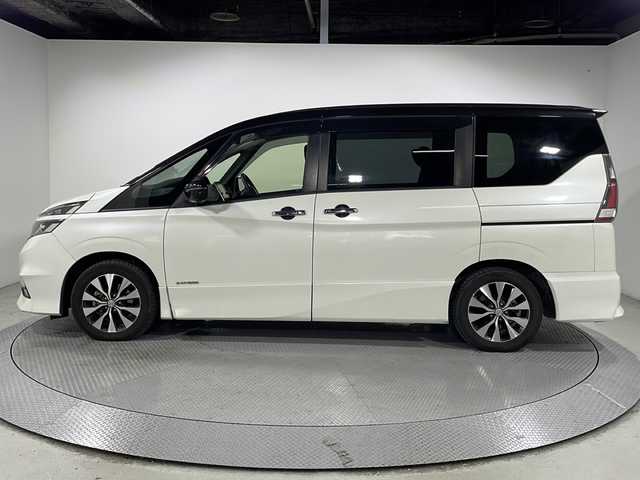 日産 セレナ ハイウェイスター 広島県 2019(令1)年 5.6万km ブリリアントホワイトパール 2トーン 禁煙車/純正９型ナビ/後席フリップダウンモニター/アラウンドビューモニター/パーキングアシスト/両側パワースライドドア/クルーズコントロール/ＨＤＭＩ/前後コーナーセンサー/ＬＥＤ/フォグ/ＥＴＣ/ドラレコ/オートマチックハイビーム/純正16インチアルミホイール(195/60/R16)/エアバッグ(運転席/助手席/サイド)