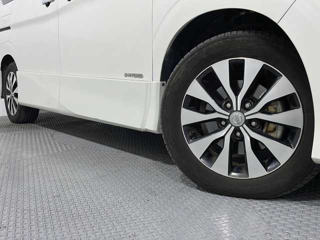 日産 セレナ ハイウェイスター 広島県 2019(令1)年 5.6万km ブリリアントホワイトパール 2トーン 禁煙車/純正９型ナビ/後席フリップダウンモニター/アラウンドビューモニター/パーキングアシスト/両側パワースライドドア/クルーズコントロール/ＨＤＭＩ/前後コーナーセンサー/ＬＥＤ/フォグ/ＥＴＣ/ドラレコ/オートマチックハイビーム/純正16インチアルミホイール(195/60/R16)/エアバッグ(運転席/助手席/サイド)